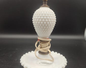 Vintage mjölkglas Hobnail bordslampa vit glaspärlfot liten lampa WORKS