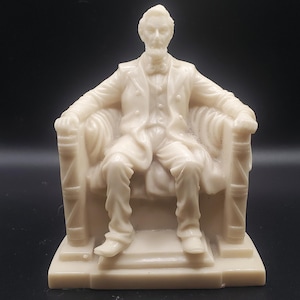 Vintage Abraham Lincoln Memorial Statue: Mid-Century Desk Decor
