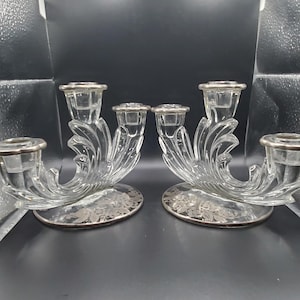 Portacandele in vetro a spirale vintage: sovrapposizione floreale argentata, arredamento di metà secolo