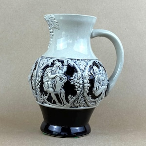 Vintage King Original stoneware wine jug with handle 1 liter, gray and cobalt blue decorated with medieval figures, made in Germany