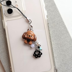 Joli chien marron, caniche, patte de chien, breloque pour téléphone en perles, patte en résine faite main, perle de coquillages, breloque pour téléphone portable, porte-clé cadeau pour mobile, iPhone