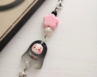 Charm téléphone Kaonashi sans visage Kawaii, breloque téléphone Anime, breloque téléphone inspiré de Studio Ghibli, breloque en résine, breloque perle étoile argentée fleur rose