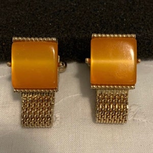 Vintage Swank Men’s Fold Over Mesh Cufflinks Gold tone with Gold Thermoset Inlay Wraparound