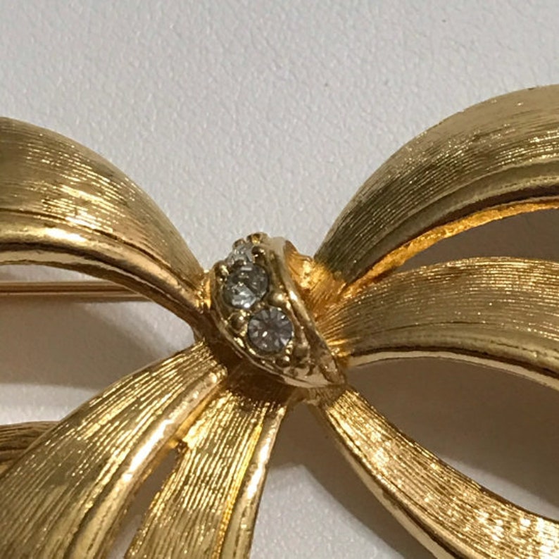 Vintage Rhinestone Ribbon Bow Pin Brooch Goldtone Statement Pin 画像 4