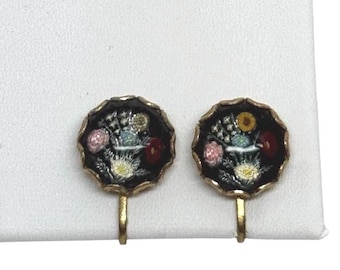 Preciosos pendientes de clip florales con diseño de Millifiore.