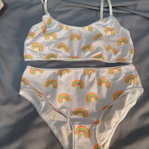 Rainbow print underwear set, top and panties in organic cotton.