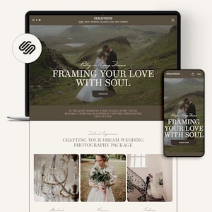 Può includere: Homepage del sito web di un'azienda di fotografia di matrimoni chiamata Seraphine. Il sito web presenta una grande immagine di una coppia in un paesaggio pittoresco con il testo "Framing Your Love With Soul". Il sito web include anche una descrizione dei servizi dell'azienda e una call to action per saperne di più.