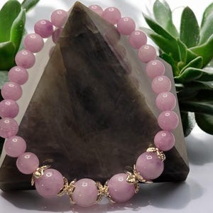 6 1/2&quot; Lavender Quartz (Color Enhanced) - 6mm - 8mm Stretch Bracelet