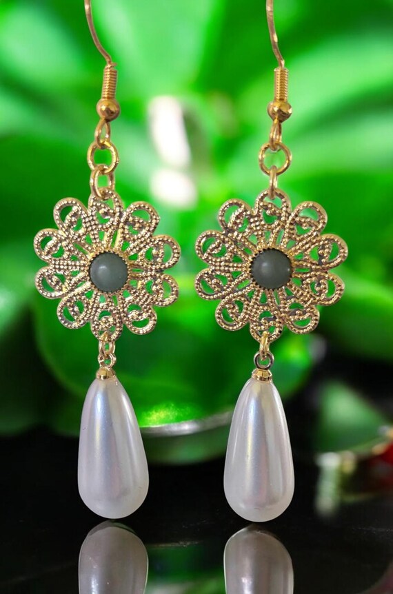 Filigree Flower Earrings w/Imitation Pearl Drop (Gold Tone)
