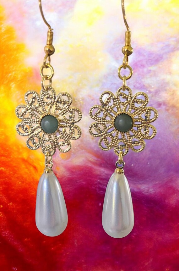 Filigree Flower Earrings w/Imitation Pearl Drop (Gold Tone)