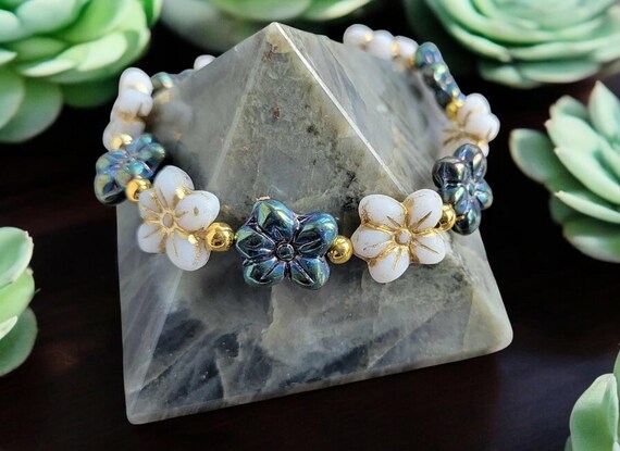7" Czech Glass Iris Green and White Opal Wild Violet Stretch Bracelet
