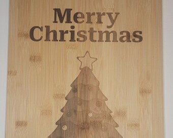 Tábua de charcutaria/serviço Merry Christmas. Gravado a laser com Árvore de Natal e "Merry Christmas"