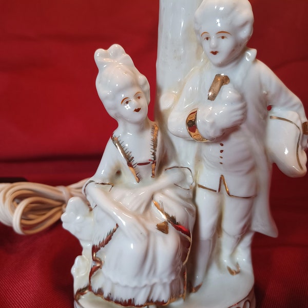 Working Vintage Courting Couple Boudoir Lamp. White with Gold Trim. Made in Japan.