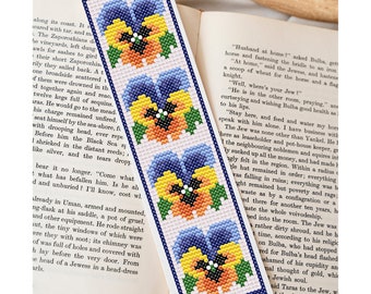 Cyfrowy wzór haftu krzyżykowego z motywem bratków, wzór zakładki z motywem kwiatów, pobierz plik PDF, haft krzyżykowy do czytania książek, zakładka do książki z motywem kwiatów