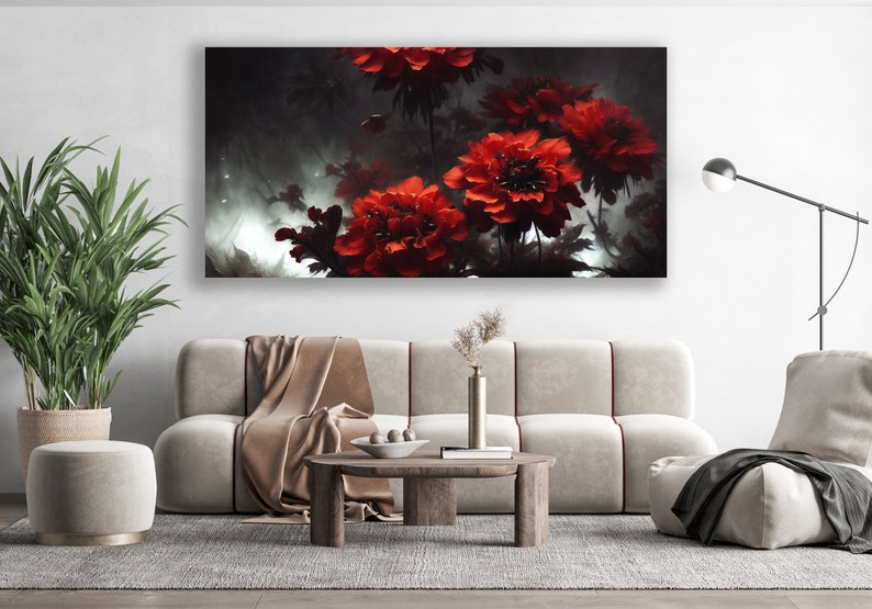 K&ouml;nnte beinhalten: Ein digitaler Kunstdruck mit einer Nahaufnahme von roten Blumen vor einem dunklen Hintergrund und einem nebeligen, &auml;therischen Effekt.