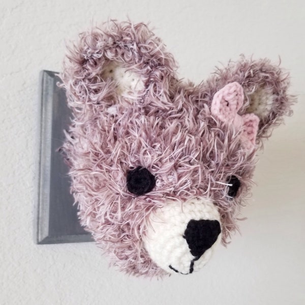 Tête d’ours au crochet // Décor de pépinière // Tête de trophée // Taxidermie au crochet