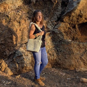 Artisan macrame bag, Crossbody macrame purse, Beach macrame bag, Festival macrame handbag, Artisan handmade macrame, Zero waste macrame bag