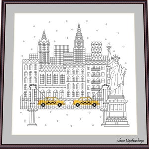 Könnte beinhalten: Eine Schwarzweiß-Zeichnung der Skyline von New York City mit der Freiheitsstatue und zwei gelben Taxis, die über die Brooklyn Bridge fahren. Das Bild ist mit "Elena Dyakowskaya" betitelt.