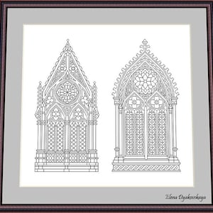Könnte beinhalten: Gerahmter Druck mit zwei detaillierten Schwarz-Weiß-Illustrationen gotischer Kathedralfenster. Jedes Fensterdesign zeigt aufwendige Maßwerk, Rosetten und Spitzbögen. Das Kunstwerk befindet sich vor einem weißen Hintergrund in einem grauen Passepartout und einem dunkelbraunen Rahmen.