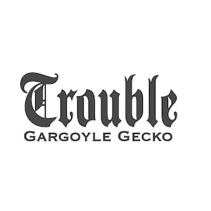 Gargoyle Gecko Anpassad Vinyl Namndekal - Personlig Vinylklistermärke för Inhägnad - Agincourt Typsnitt