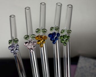 Pajita de cristal con forma de uva