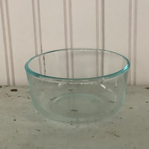 One Vintage Pyrex 2 Cup 7200 Clear Glass Bowl With Teal Rim 