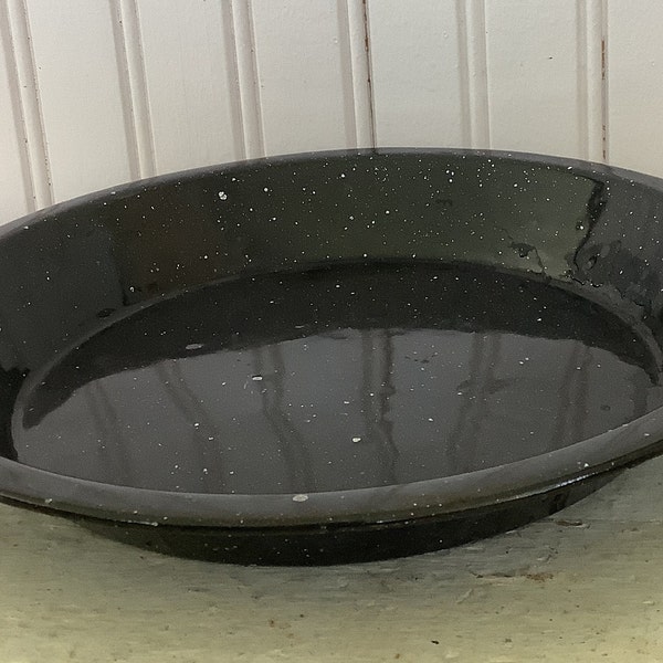 Black Speckled Enamelware Pie Plate/Vintage/Measures 10 inches round and 2 inches deep