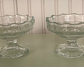 Details about   FOUR Vintage Ice Cream  SHERBET Footed BOWLS/CUPS Clear Glass Scallop Edge 