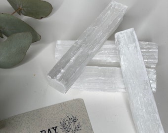 Selenite Wands - approx 7 cm - Liquid Light - Cleanse And Purify Your Crystals - - Brightens Energy & Everyone - Protecting - Energy Field