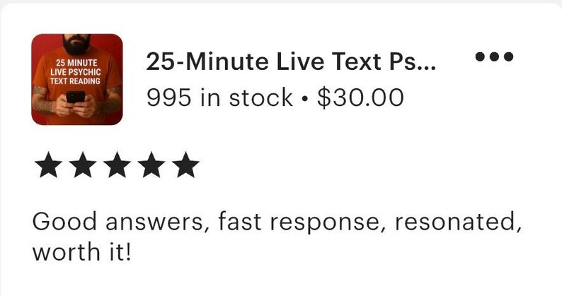 Puede incluir: Una camiseta de color &oacute;xido con el texto en blanco que dice 25 MINUTE LIVE PSYCHIC TEXT READING. La prenda es usada por una persona que sostiene un tel&eacute;fono inteligente negro, con el texto claramente visible sobre la tela naranja s&oacute;lida.