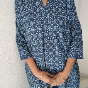 tunique en coton indigo, tenues de villégiature, vêtements d'intérieur, tunique biologique, tunique d'été, haut bohème, kurti indien, kurti en coton, tenue de bain, image 4