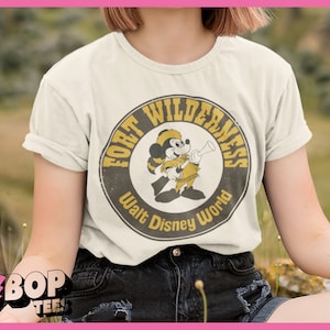 Fort Wilderness Retro 80&#39;s Style Disney Resort Camiseta unisex