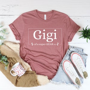Gigi von einem super HEAR-O Shirt