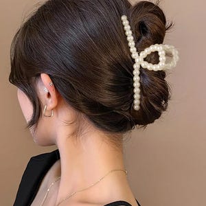 Large Pearl Hair Claw Clips