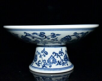 44205 Ming Dynasty blue and white porcelain fruit plate