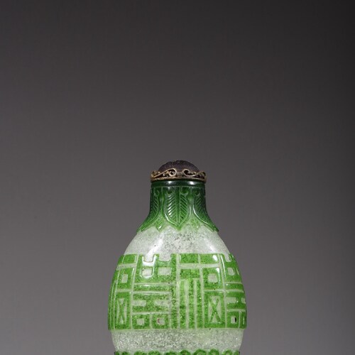 28143 Ancient glazed snuff shops bottle