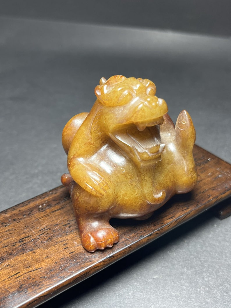 44270 Hetian jade hand-carved auspicious beast pendant image 1