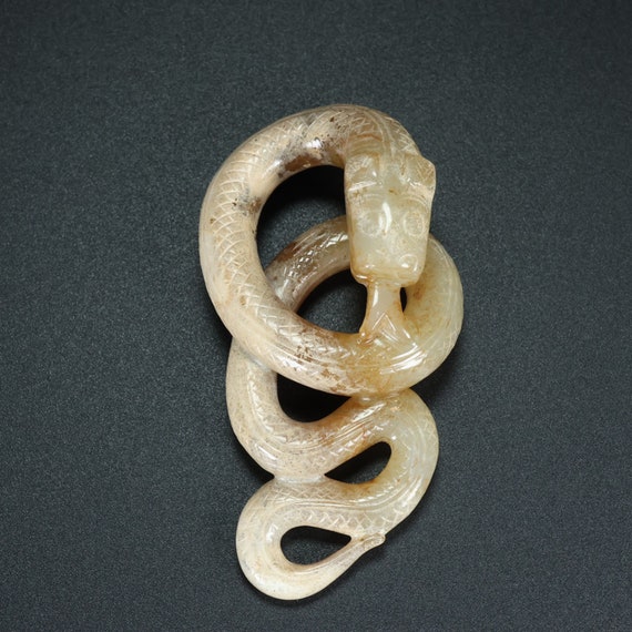 45153 Old chinese hetian jade carved snake pendant - image 1