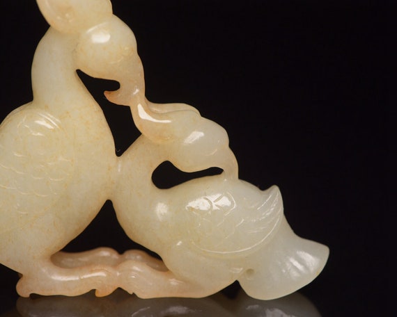 312109 Hetian jade hand-carved bird pendant - image 6