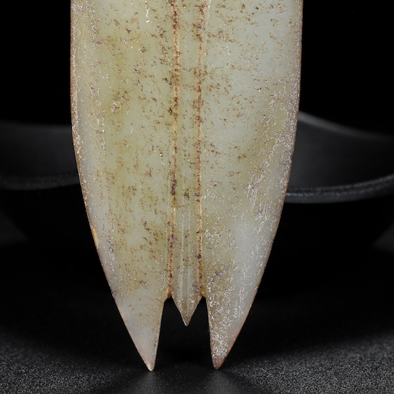 44181 Hetian jade hand-carved cicada pendant - image 8
