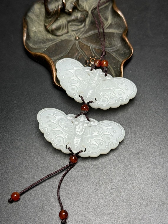 45156 Chinese natural hetian jade carved butterfly