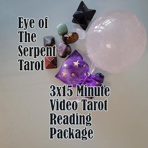 Pode incluir: Uma coleção de pedras preciosas polidas, incluindo uma grande esfera rosa pálido, uma pedra preta em forma de estrela e várias pedras menores num saco roxo com estrelas douradas. O texto diz: Eye of The Serpent Tarot 3x15 Minute Video Tarot Reading Package.