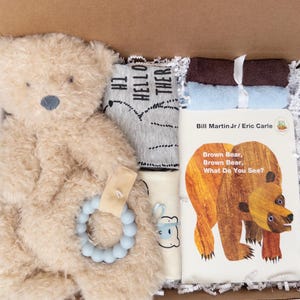 Baby boy gift box, baby boy shower gift, Book, Bodysuits, newborn baby gift, baby gift basket, baby Bear gift basket