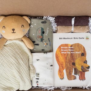 Baby boy gift box, baby boy shower gift, Book, Bodysuits, newborn baby gift, baby gift basket, baby Bear gift basket