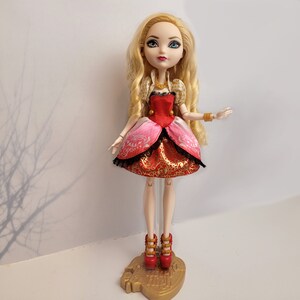 Apple White Thronecoming Doll