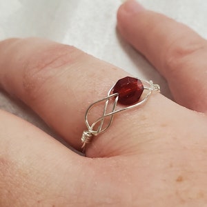 Red twist ring (silver colored)