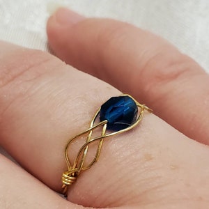 Blue twist ring (gold colored)