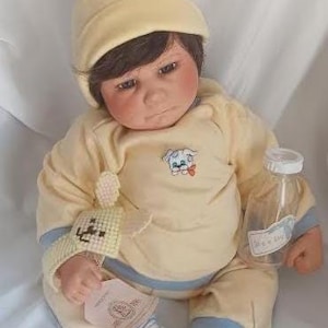 Lee Middleton &quot;Joey&quot; Doll (1990) with COA & Box