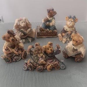 Boyd's Bears, The Bearstone, The Purrstone and the Boyd's Collection Ltd figurines (2 left)