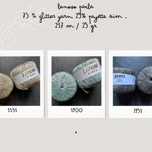 Op de afbeelding: Drie bollen garen in verschillende kleuren: goud, lichtblauw met witte stippen en donkerblauw met zilveren stippen. Elke bol is gelabeld met "Lanoso" en heeft een nummer: 1351, 1700 en 2751. Het garen is 75% glitter en 25% payette sim, 217 meter per 25 gram.